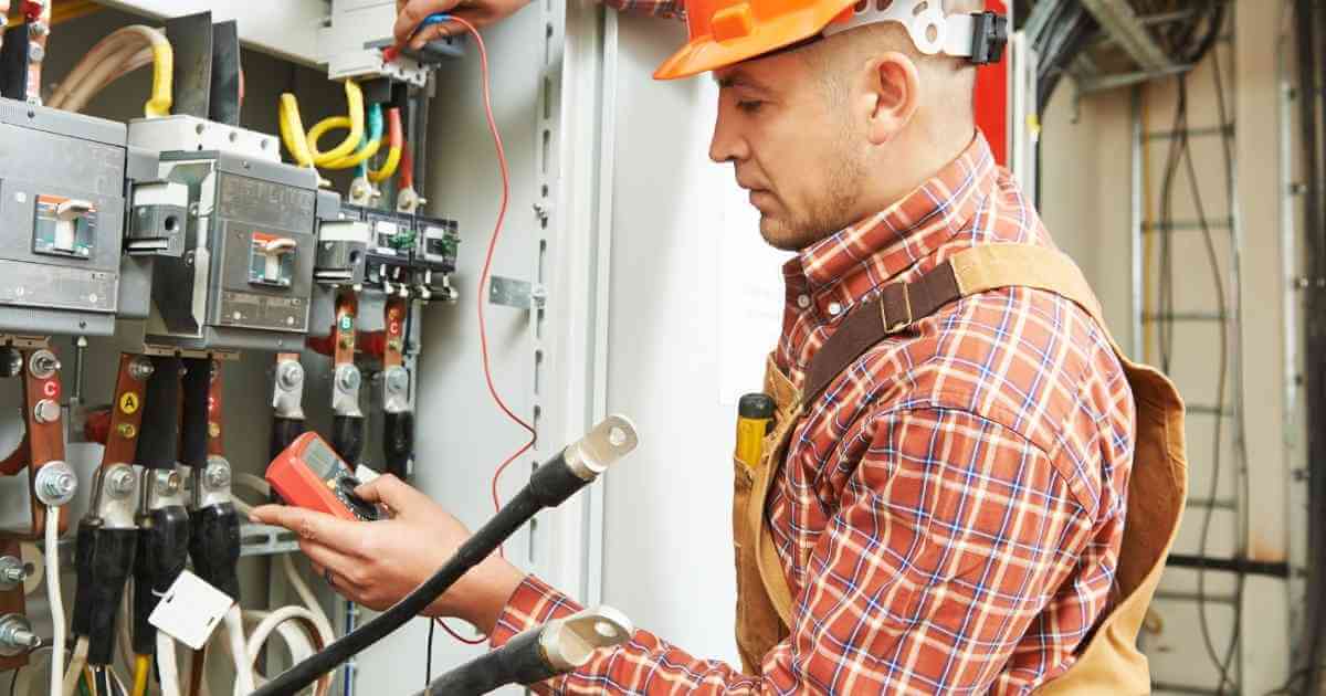 Man measuring the electrical current on a circuit board