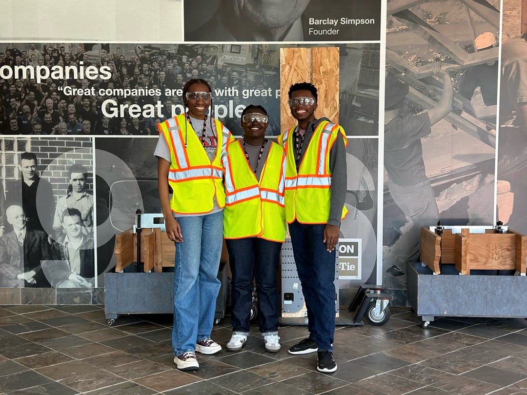 Leslie with other scholarship recipient students